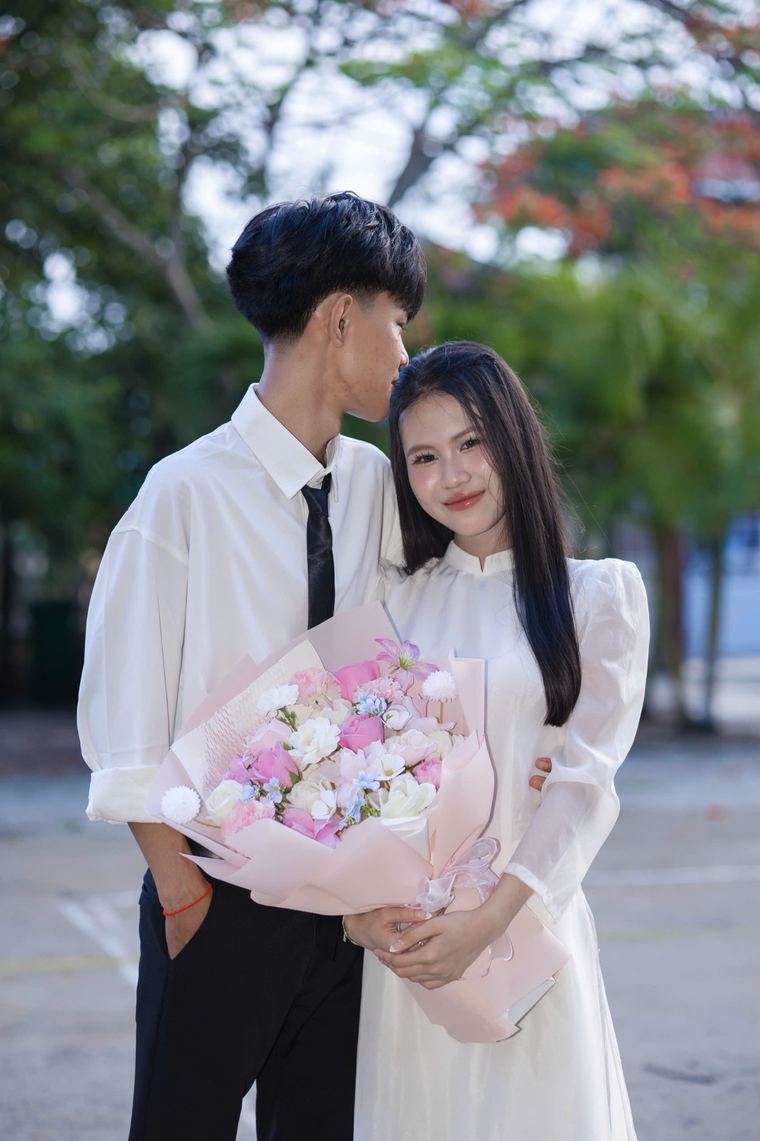 Ảnh kỷ niệm 3 của Ngân Tú